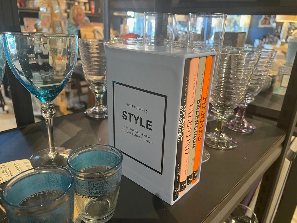 Little Guides to Style